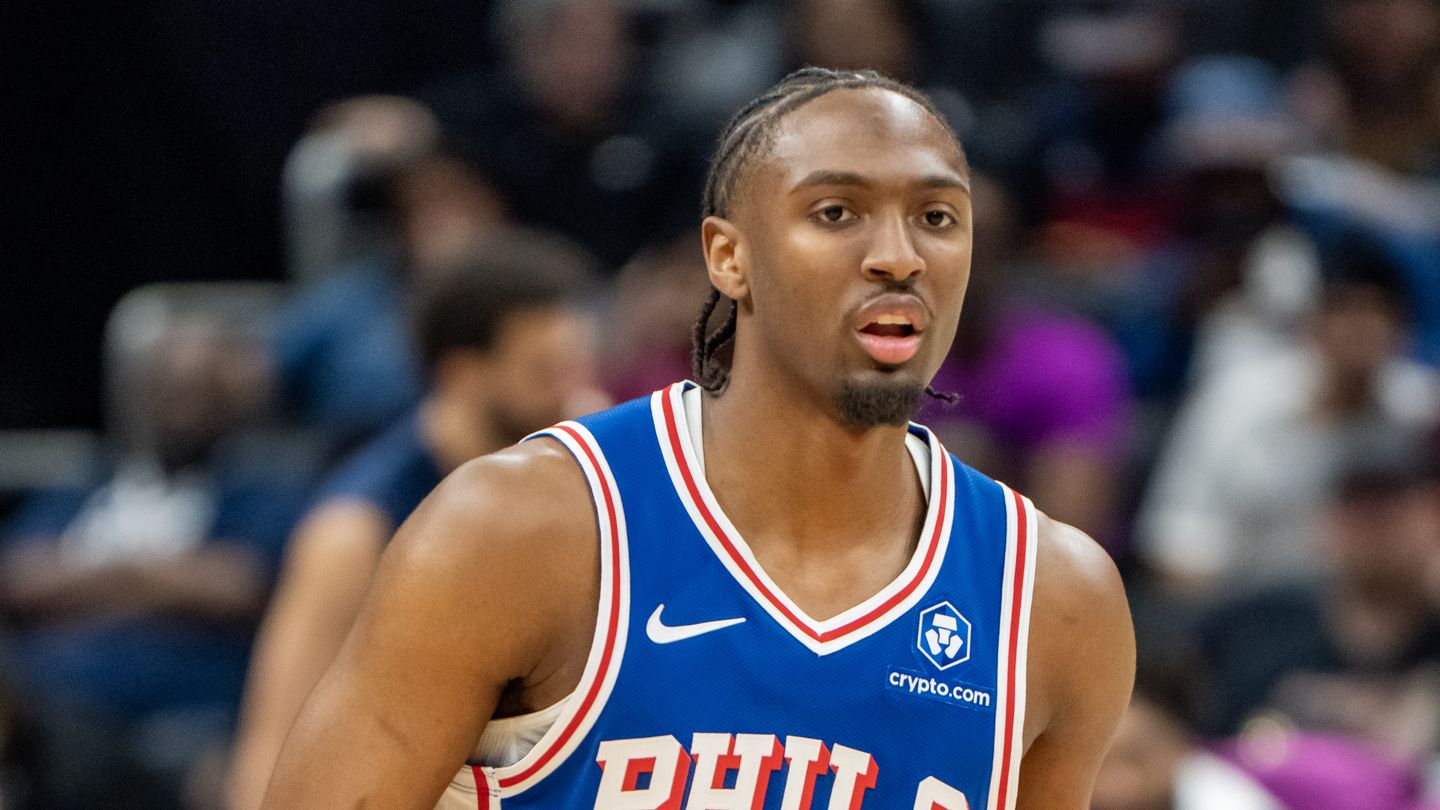 Tyrese Maxey in a blue Philadelphia 76ers jersey on court