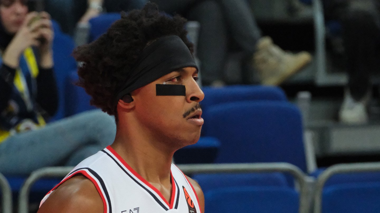 Zach LeDay wearing a headband and a white Olimpia Milan jersey with the number 16
