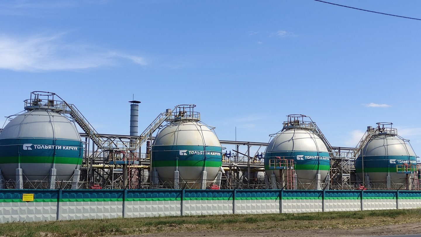 Spherical storage tanks and pipework at the Tolyattikauchuk synthetic rubber plant in Tolyatti, Russia, under a blue sky